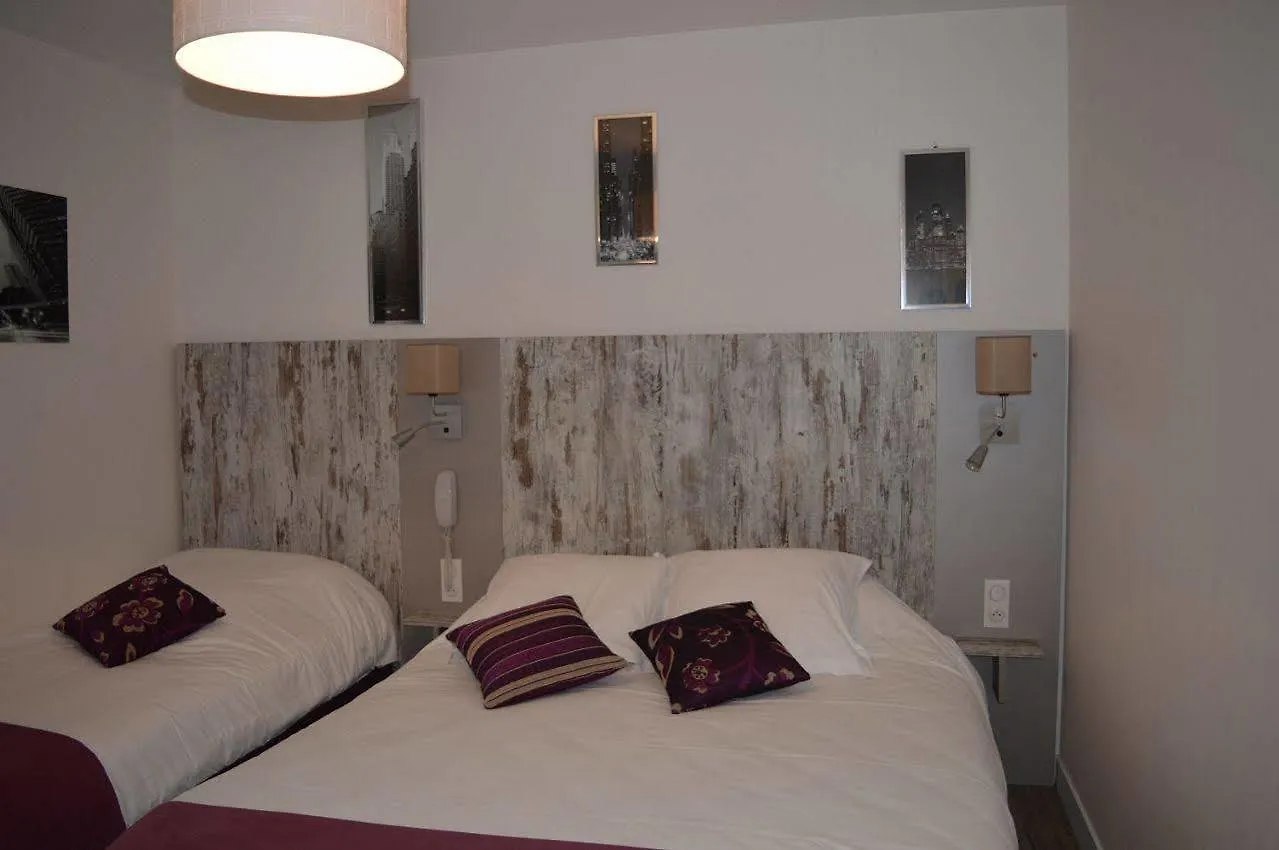 Auberge Du Cheval Blanc Baud 2*,